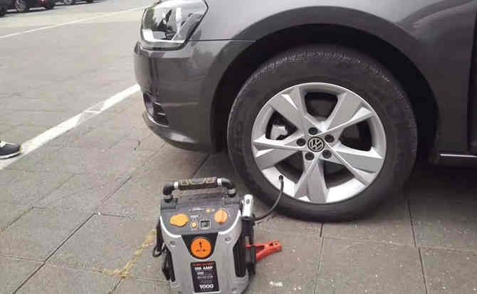 阆中汽车搭电案例